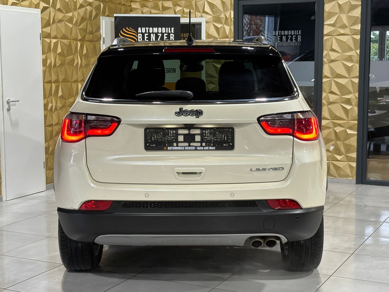 Fahrzeugabbildung Jeep Compass Limited FWD/NAVI/KAMERA/SOUND/DAB/SHZ