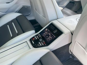 Porsche Panamera Turbo*PTS*PCCB*Chrono*Burmester*18-Wege