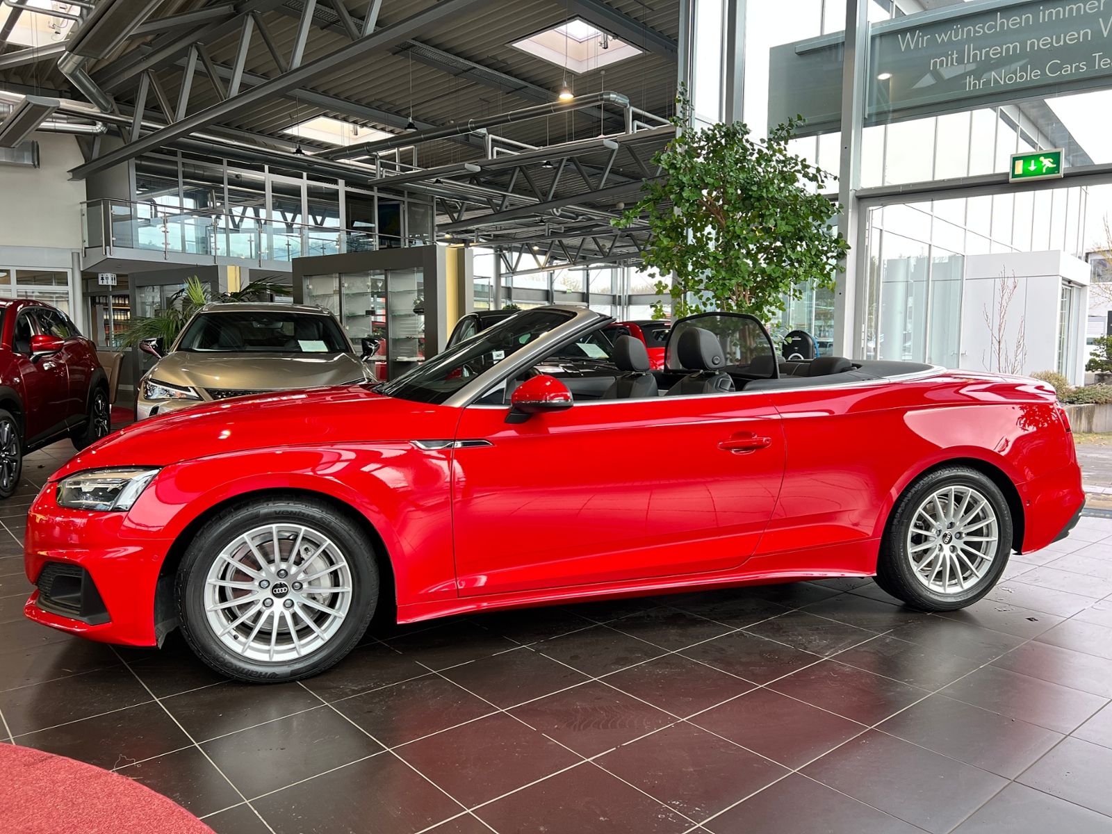 Fahrzeugabbildung Audi A5 Cabriolet 40 TFSI quattro HUD LED NAV RFK SHZ