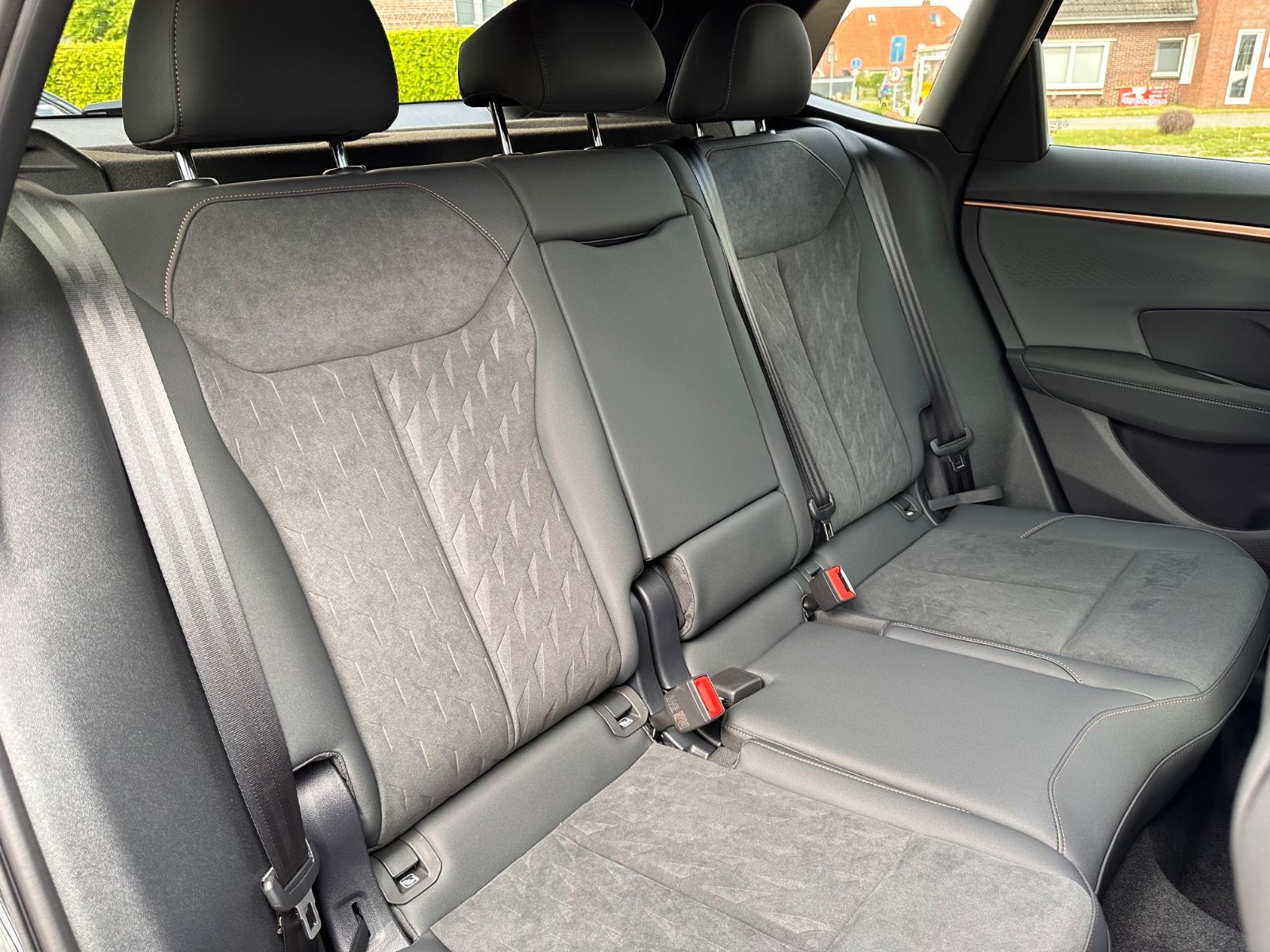 Fahrzeugabbildung CUPRA Terramar VZ 2.0 TSI 4Dr DSG Matrix/Pano/AHK/ACC