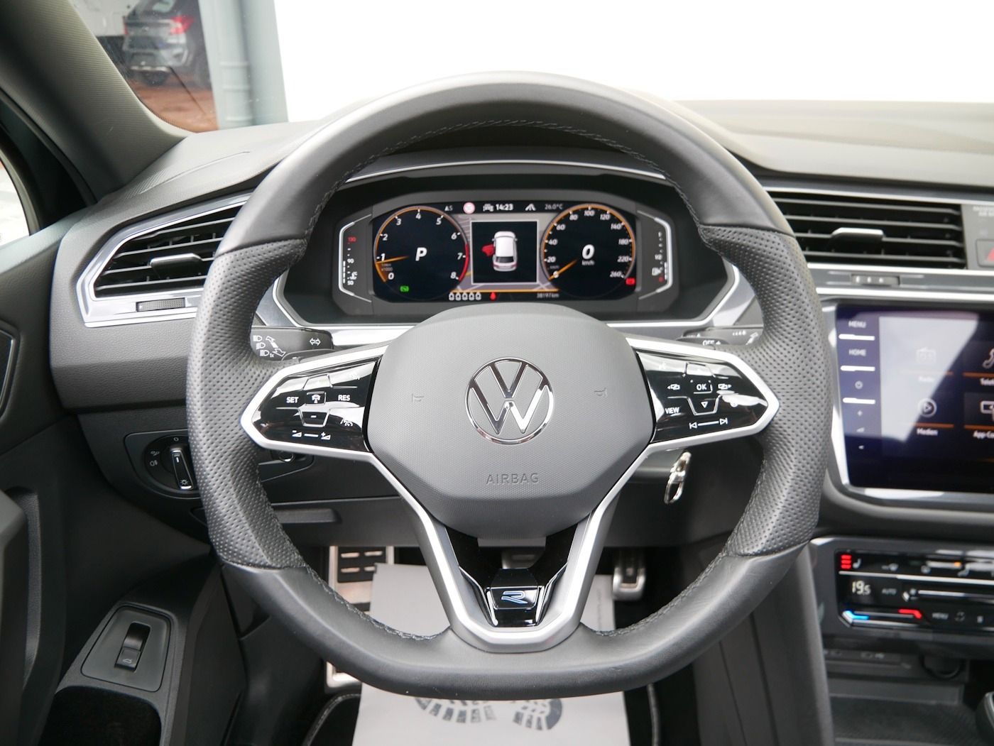 Fahrzeugabbildung Volkswagen Tiguan Allspace 2.0 4x4 R-Line NEU75T 7-Sitze AH