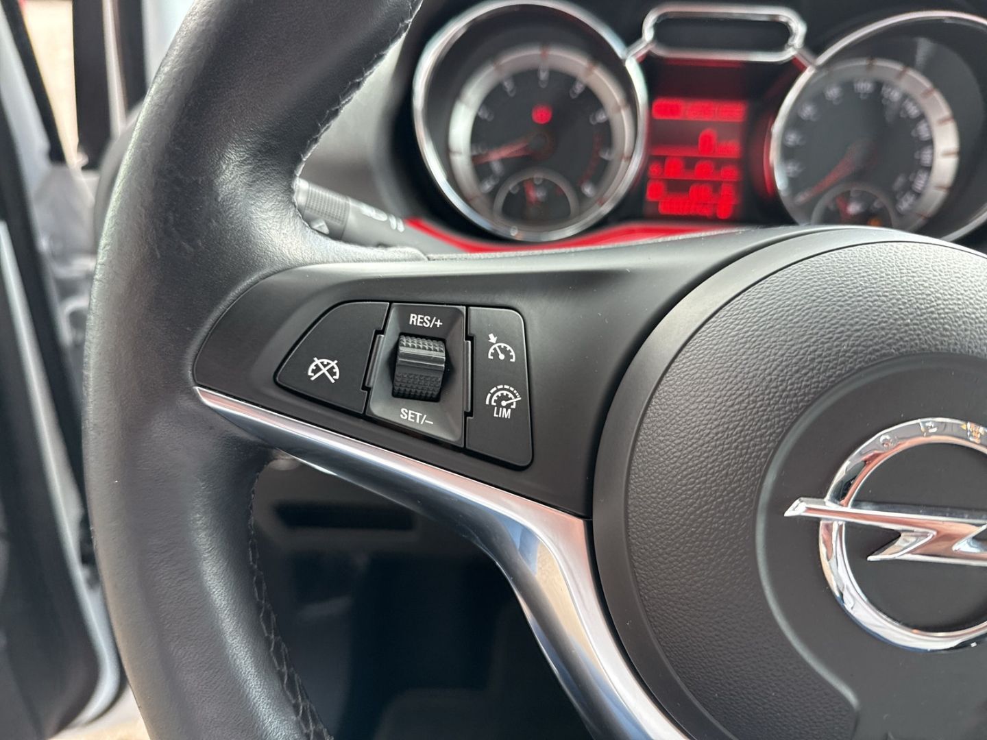 Fahrzeugabbildung Opel Adam Unlimited 1.4 Klimaautom SHZ LenkradHZG Tem