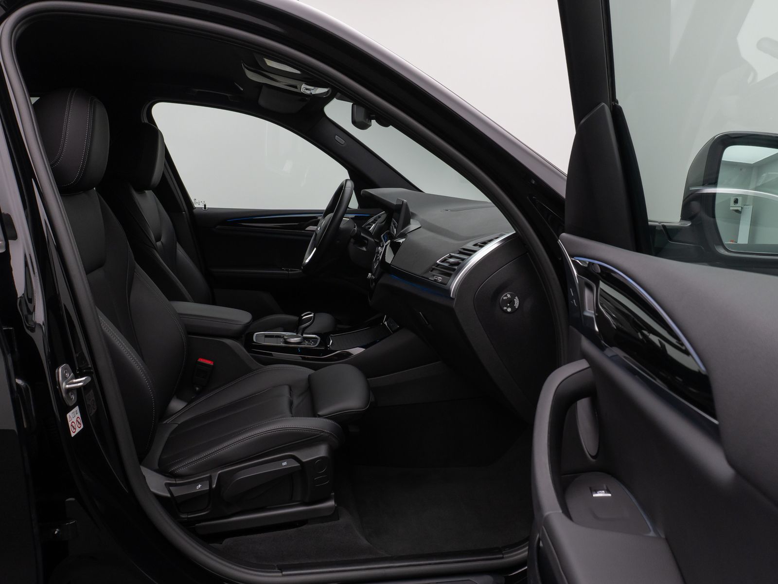 Fahrzeugabbildung BMW X3 xD30e Laser Kamera HUD DAB AHK Komfort 19Zoll