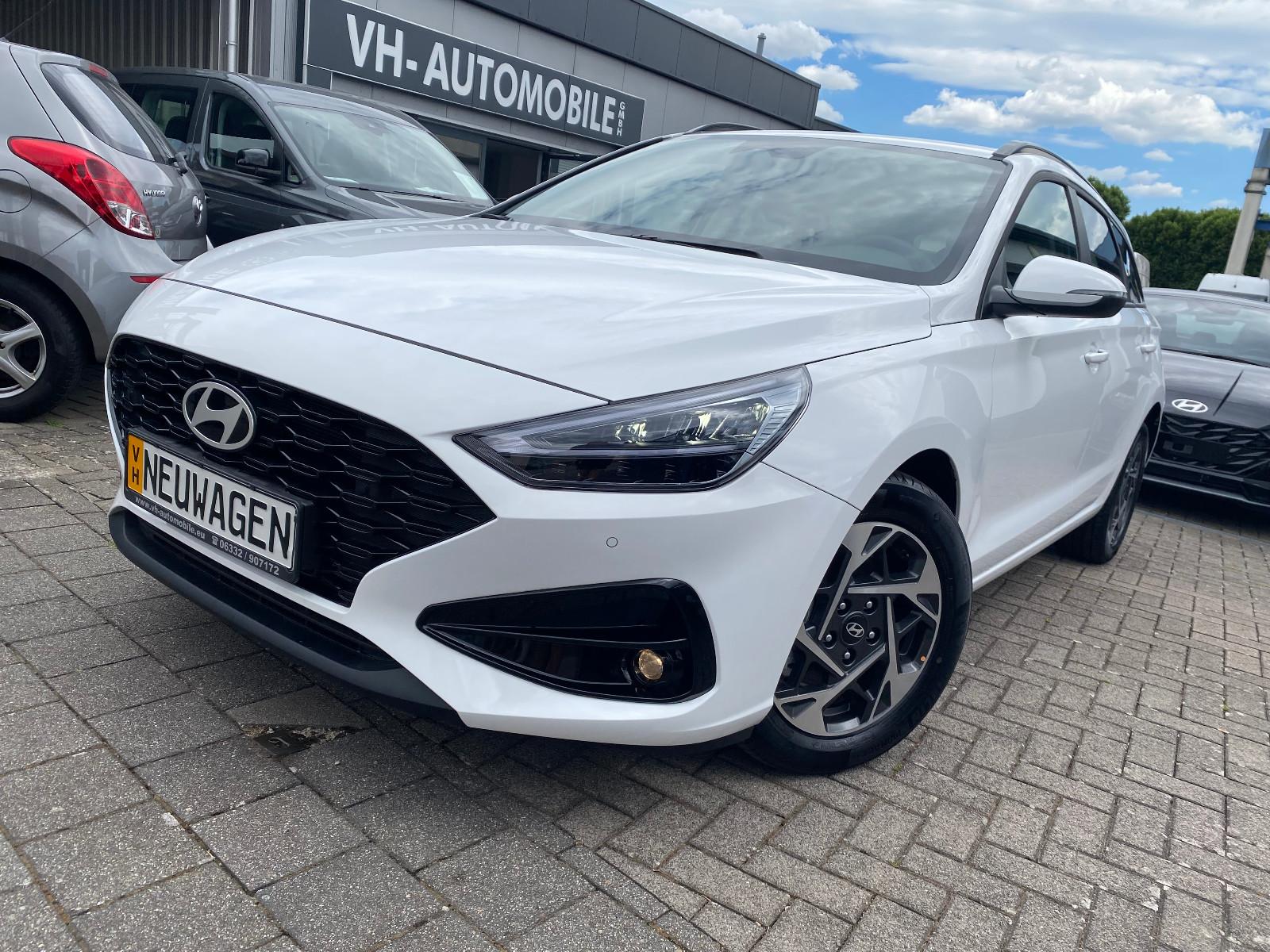 Hyundai i30cw1.5i*LED HSW*NAVI*R.KAMERA PDC vo&hi*Sitzhz