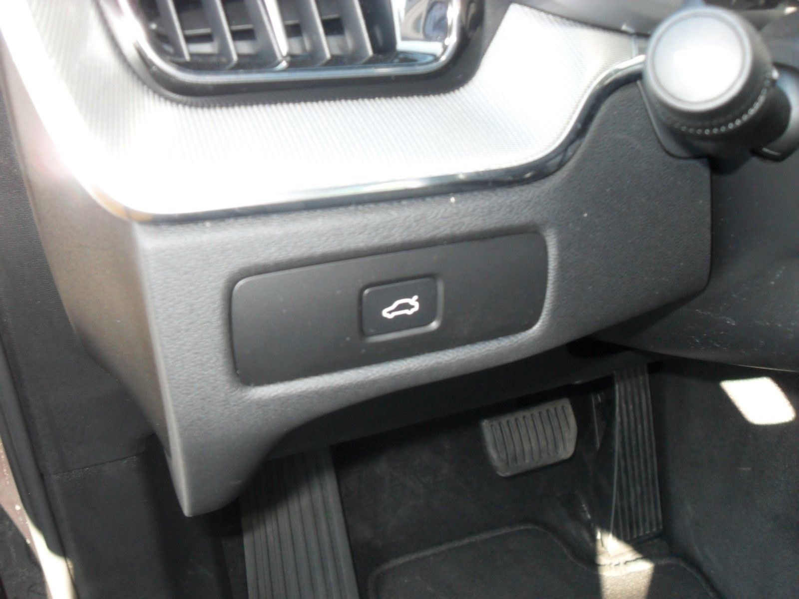 Fahrzeugabbildung Volvo XC 60 B5 Plus Black Edition AWD | Luftfederung