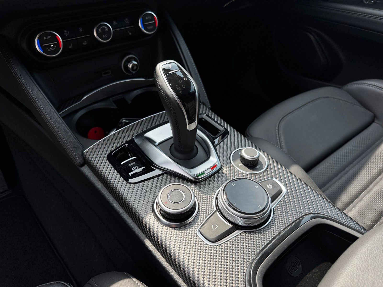 Fahrzeugabbildung Alfa Romeo Stelvio 2.9 V6 Bi-T.  Quadrifoglio NAVI ALLRAD