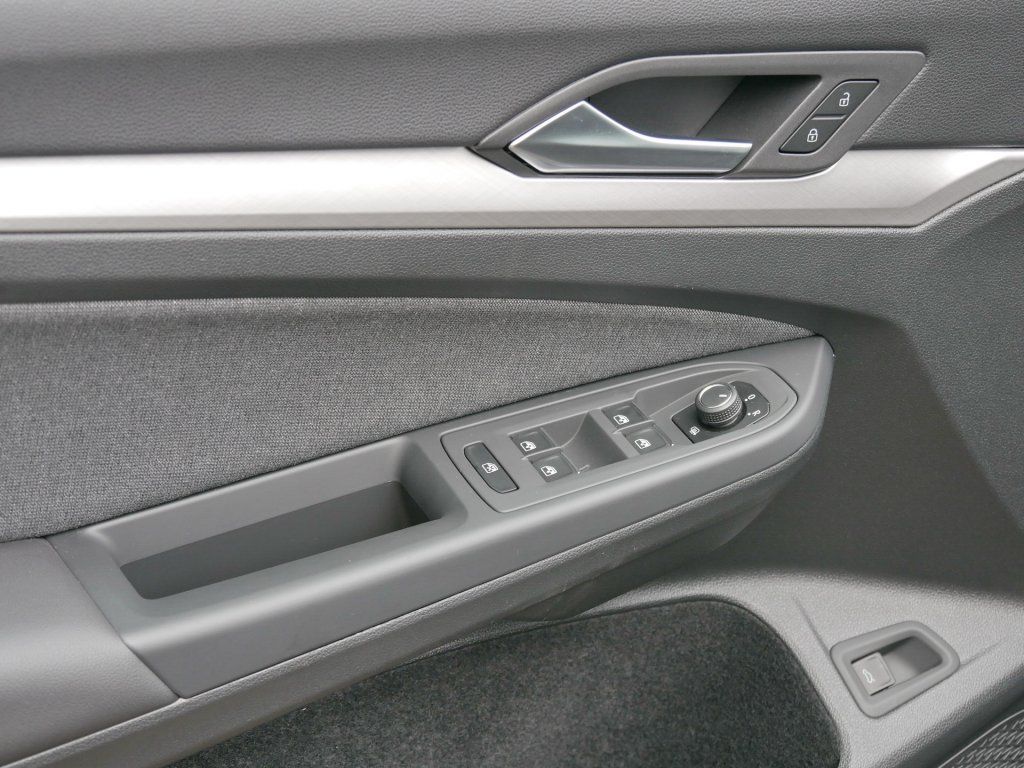 Fahrzeugabbildung Volkswagen Golf Variant 1.0 eTSI Life Keyless SHZ AppConnec