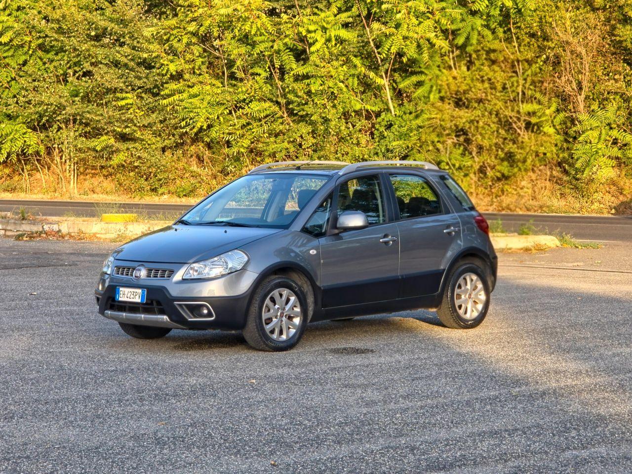 Fiat Sedici 2011 — салон