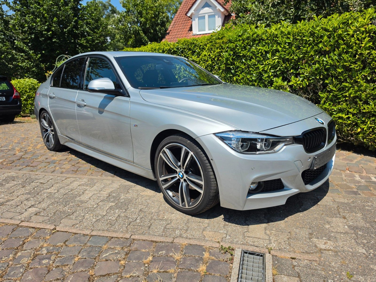 BMW 320d M Sport Pano HUD Leder Kamera Apple 19