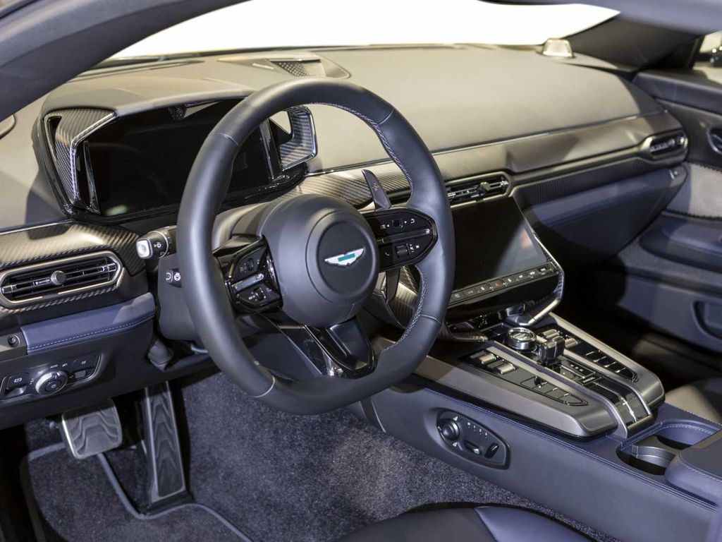 Aston Martin Vanquish — fotografia 3