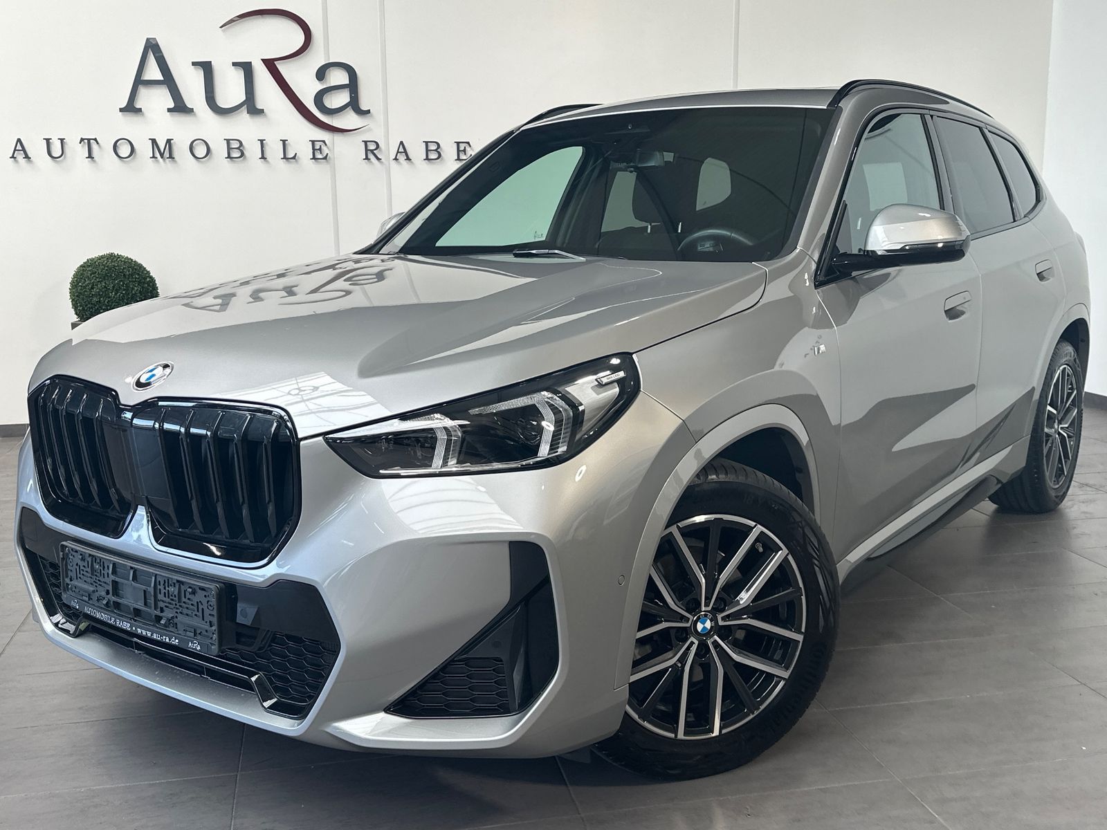 Fahrzeugabbildung BMW X1 xDrive20d M-Sport NAV+LED+PANO+AHK+SHZ