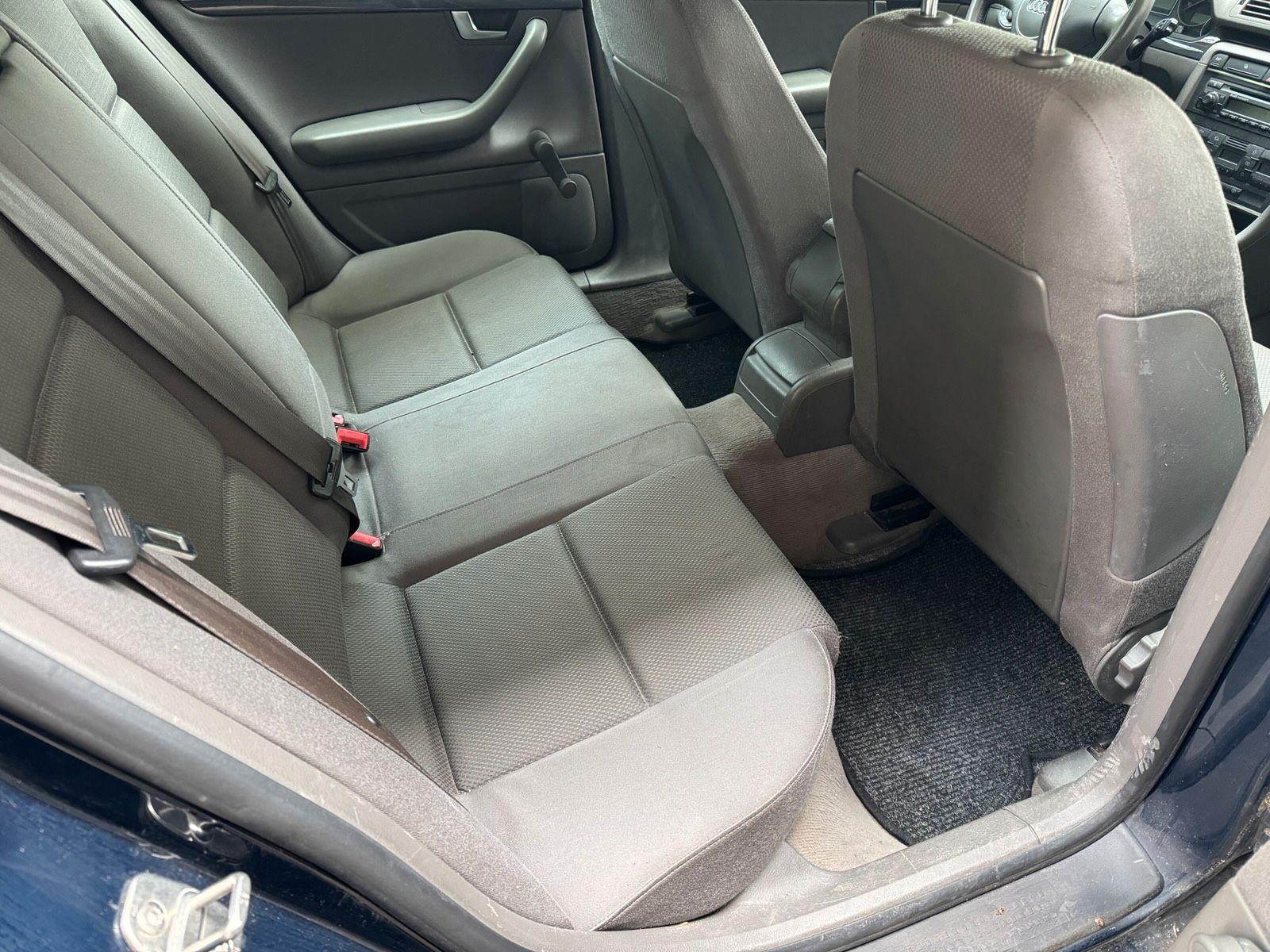 Audi A4 2004 — photo 7