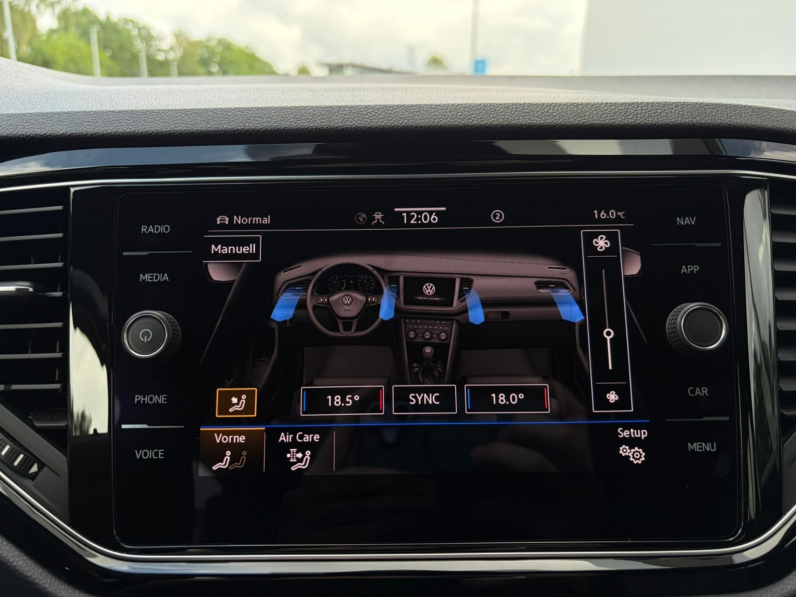 Fahrzeugabbildung Volkswagen T-Roc Sport 1.5 TSI DSG *BlackStyle,LED,ACC,Navi