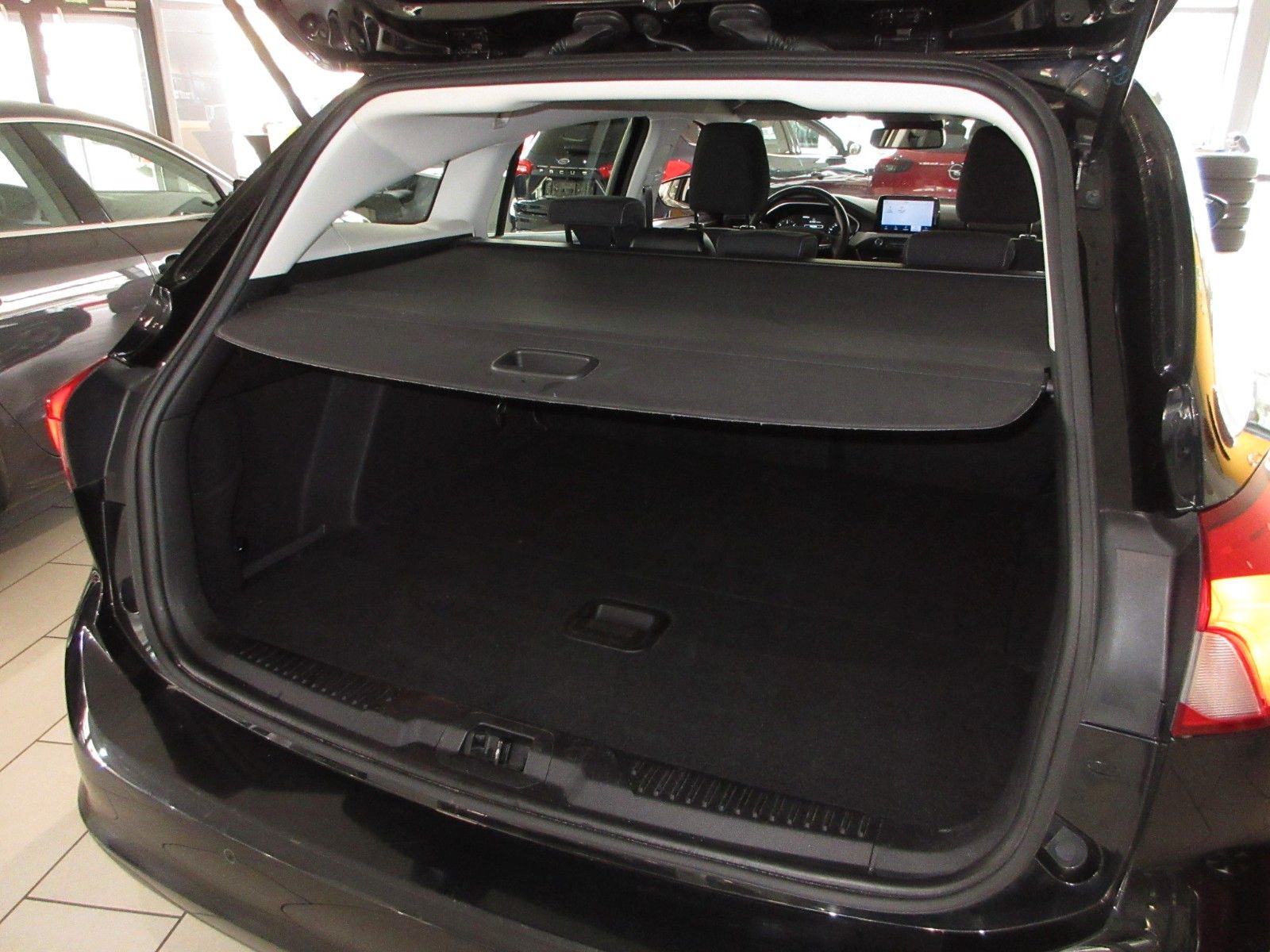 Fahrzeugabbildung Ford Focus Turnier 1.5D Cool & Conn LED/SHZ/LHZ