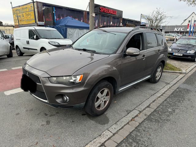 Mitsubishi Outlander Basis 2WD-Whatsapp 017670842236