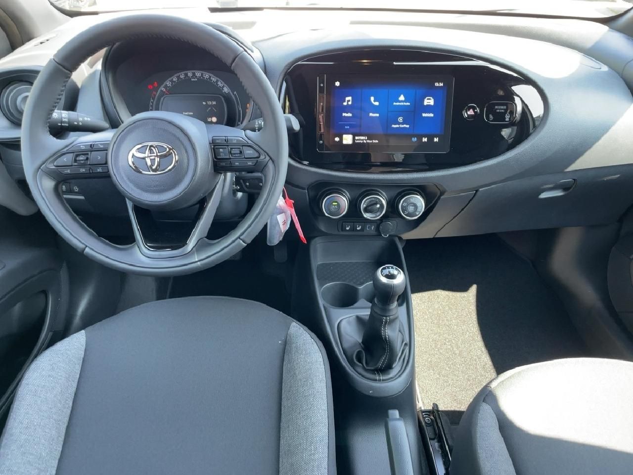 Fahrzeugabbildung Toyota Aygo X Business Edition M/T
