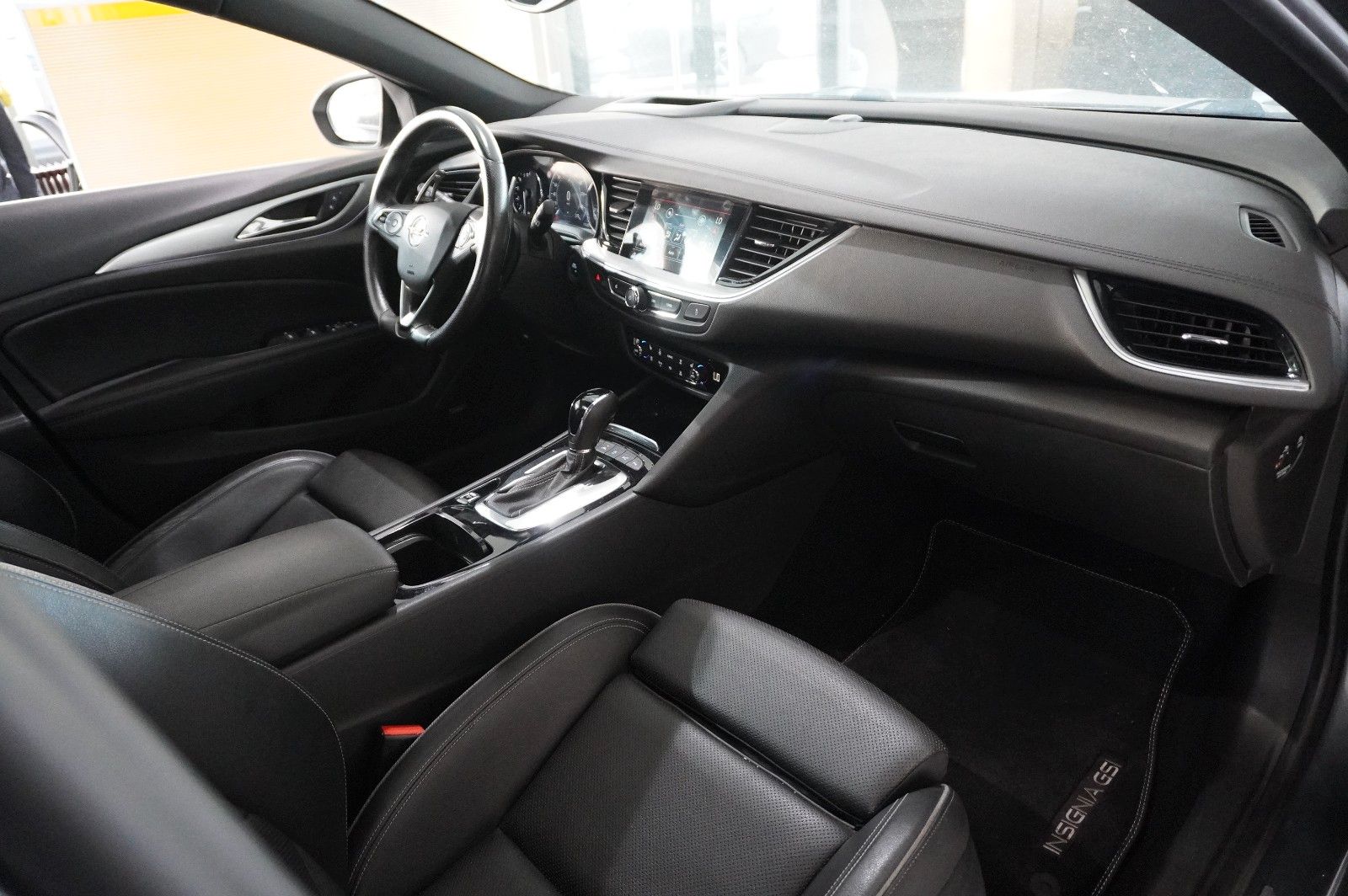 Fahrzeugabbildung Opel Insignia B ST 2.0D GSi 4X4 NAVI/LED/HUD/PANO/AHK