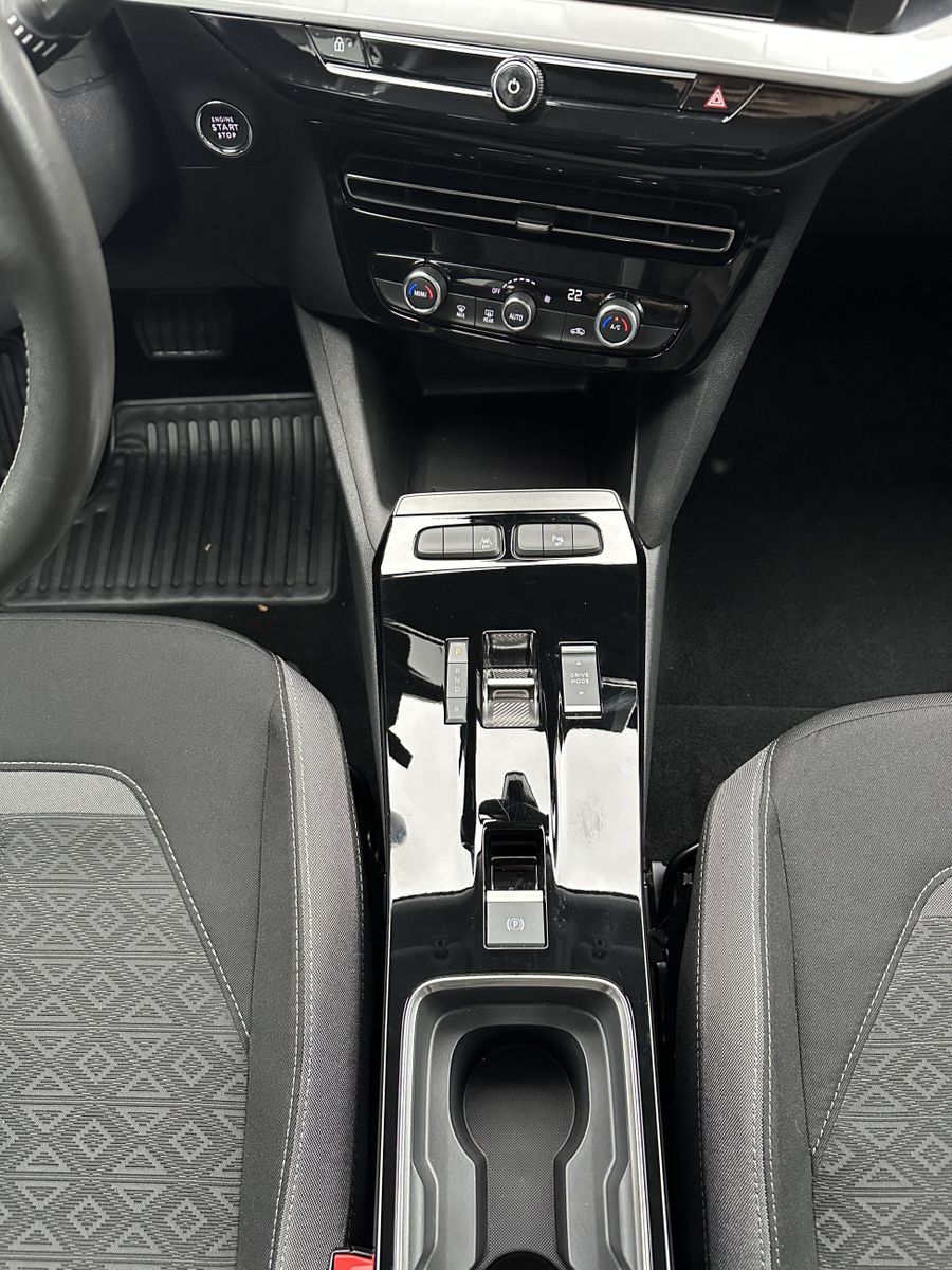Fahrzeugabbildung Opel Mokka-e Edition LED+RÜCKFAHRKAMERA+BT+WÄRMEPUMPE