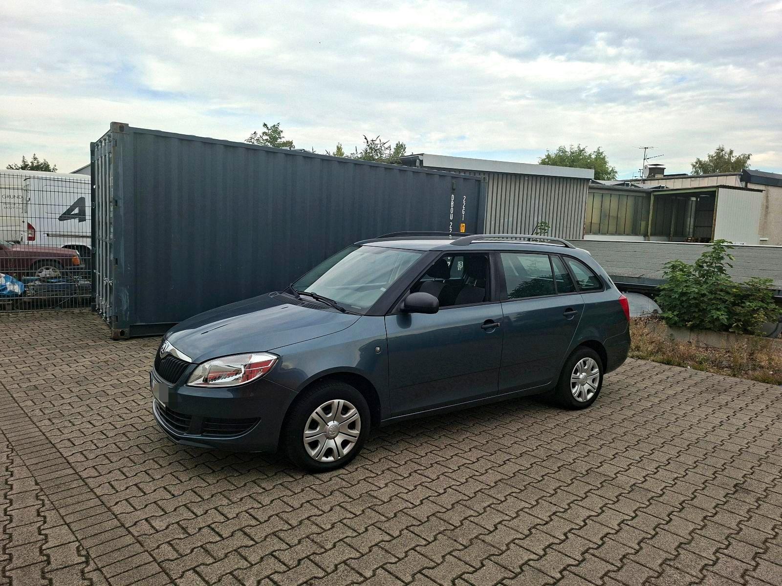 Skoda Fabia 2014 — rear view
