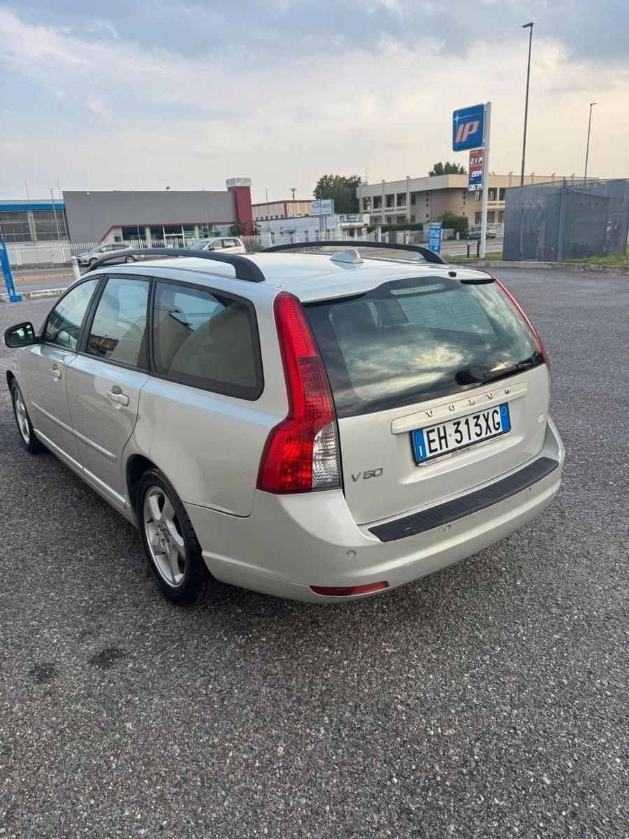 Volvo V50 2011 — photo 5