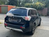 Mitsubishi Outlander°4WD°°AUTOMATIK°°7 SITZER°°LEDER°°NAVI° - scheckheftgepflegte Mitsubishi Outlander
