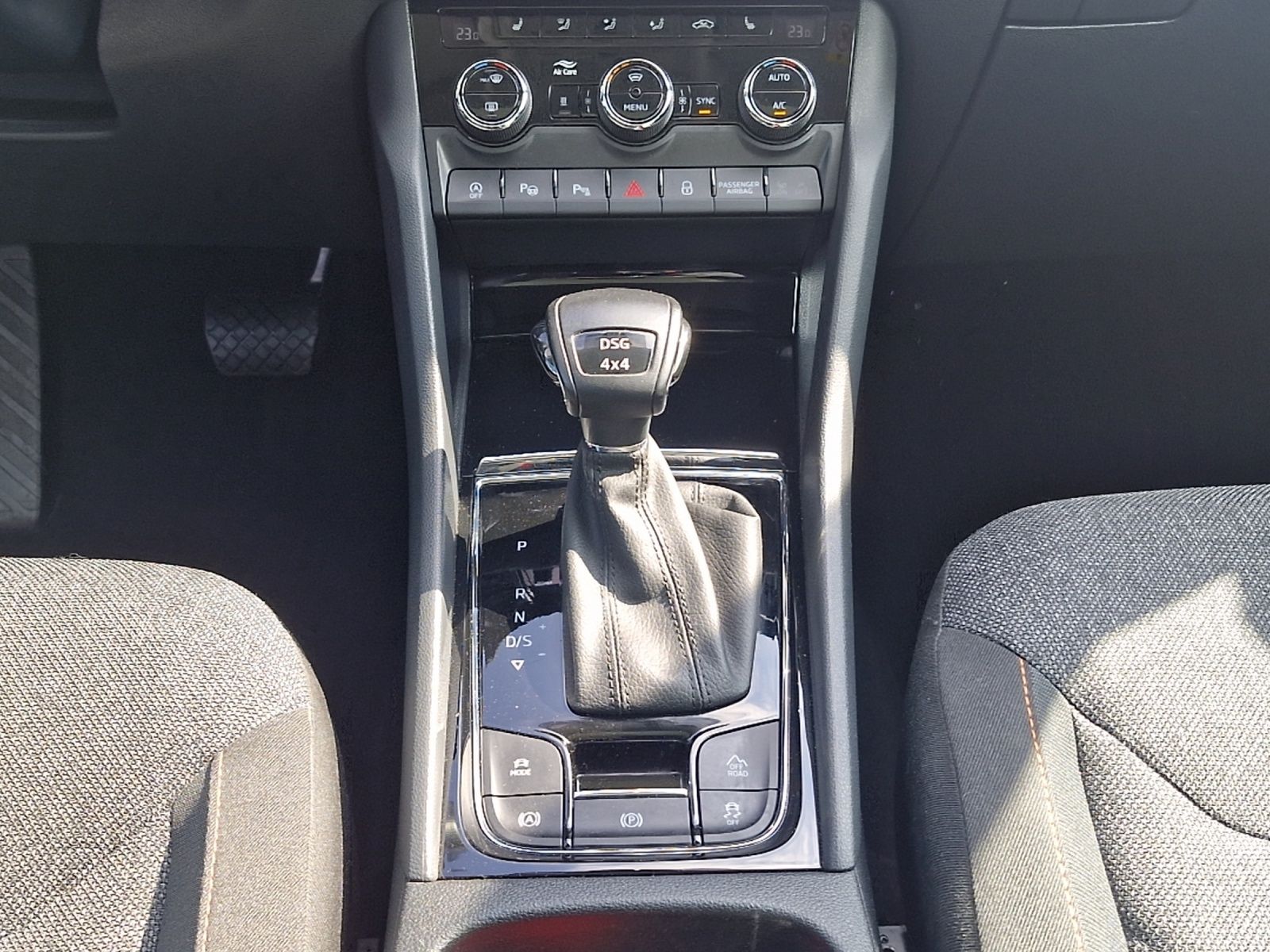 Fahrzeugabbildung SKODA Kodiaq TDI Clever 4x4 LED Navi ACC STHZ 4xSHZ