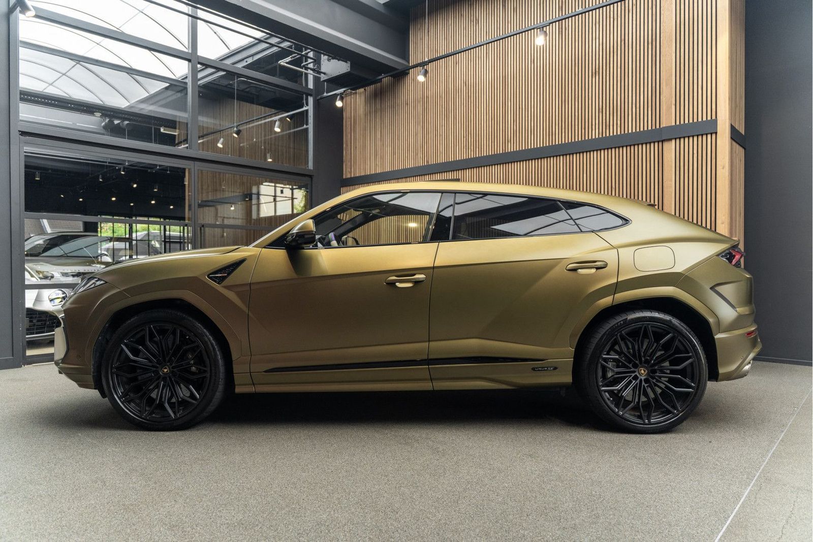 Lamborghini Urus SE Akrapovic Full PPF Carbon B&O 4.0 V8 Hyb imagem 3