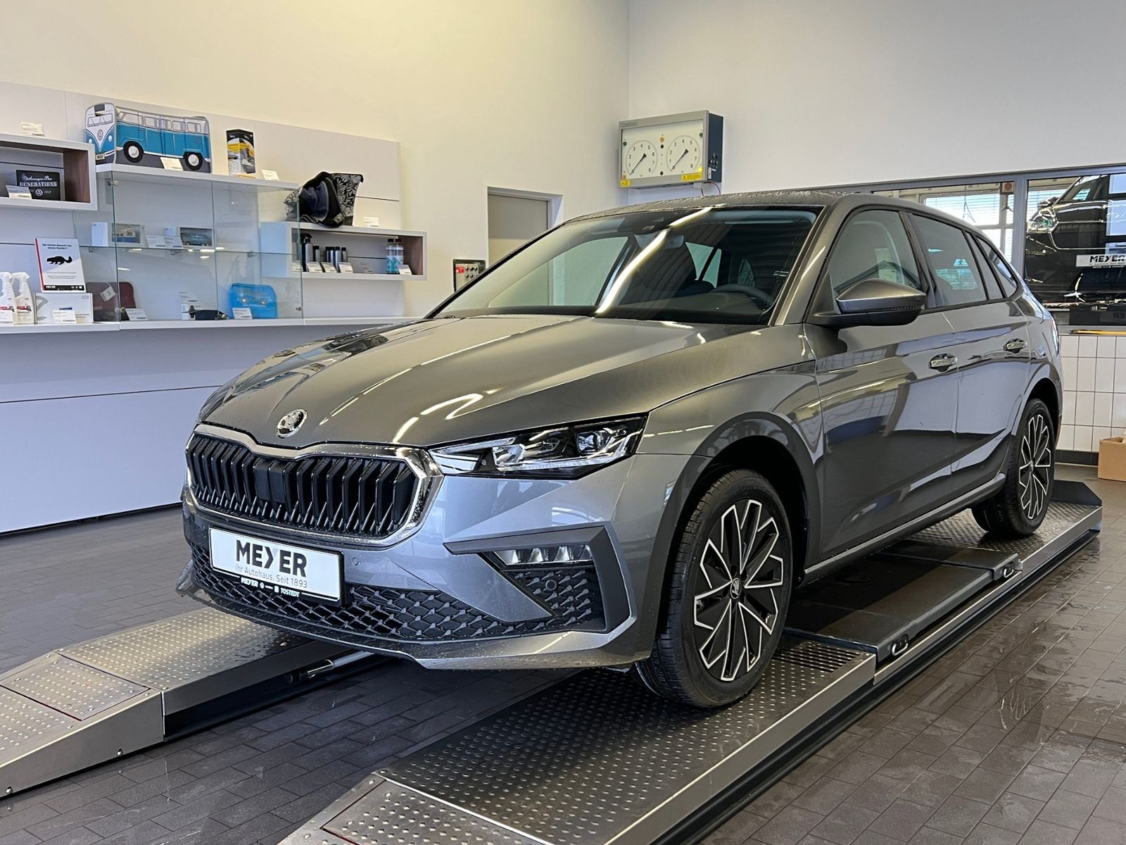 Fahrzeugabbildung SKODA Scala Tour 1.0 TSI DSG *Matrix-LED, Navi, Sitzhz
