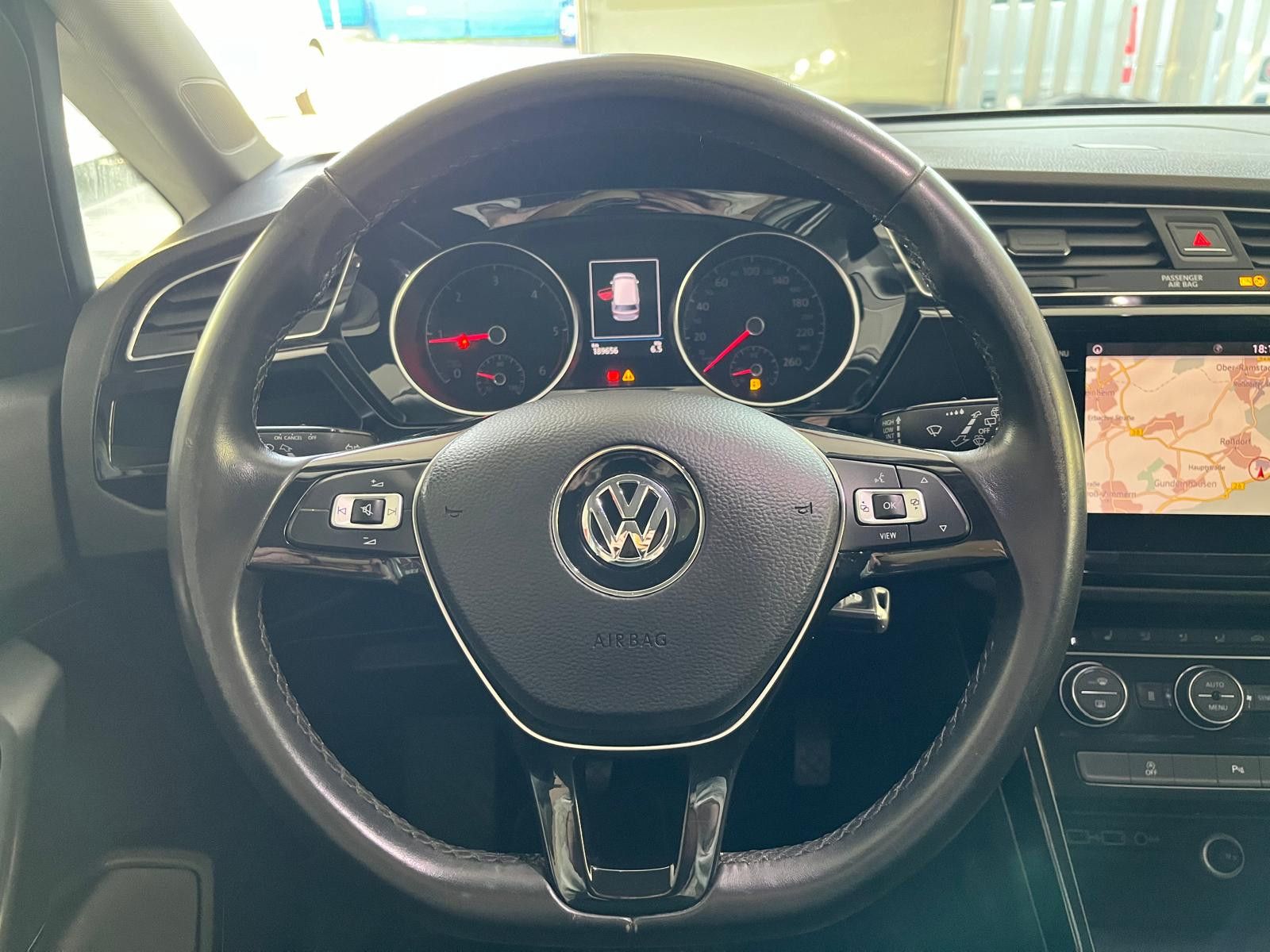 Fahrzeugabbildung Volkswagen Touran Highline PANO/NAVI/LED/4xSHZ/StHz/AHK/APP