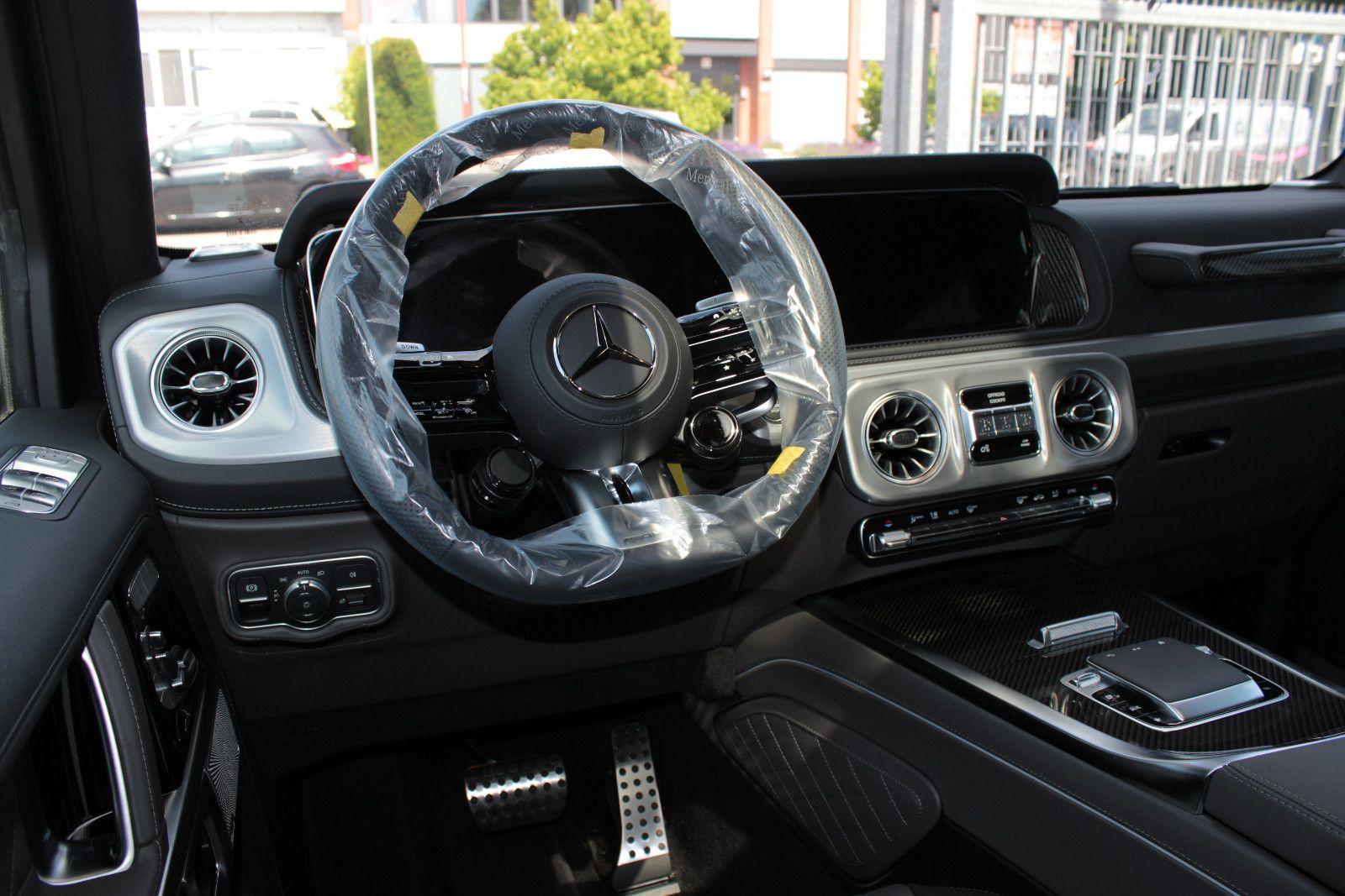 Fahrzeugabbildung Mercedes-Benz G 63 AMG *MY26* *A22* *SUPERIOR* *CARBON*