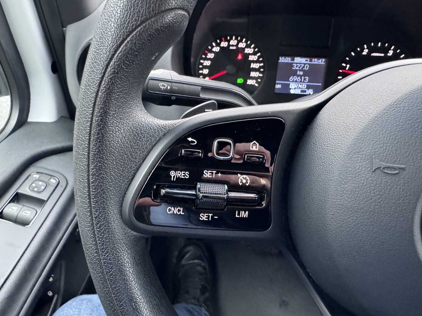 Fahrzeugabbildung Mercedes-Benz Sprinter 215 CDI DoKa 9G Klima AHK Tempomat SHZ