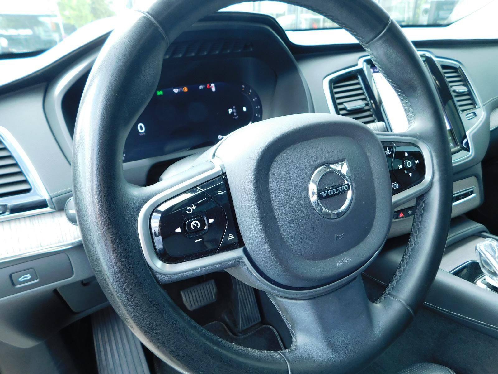 Fahrzeugabbildung Volvo XC90 B5 D Plus Dark