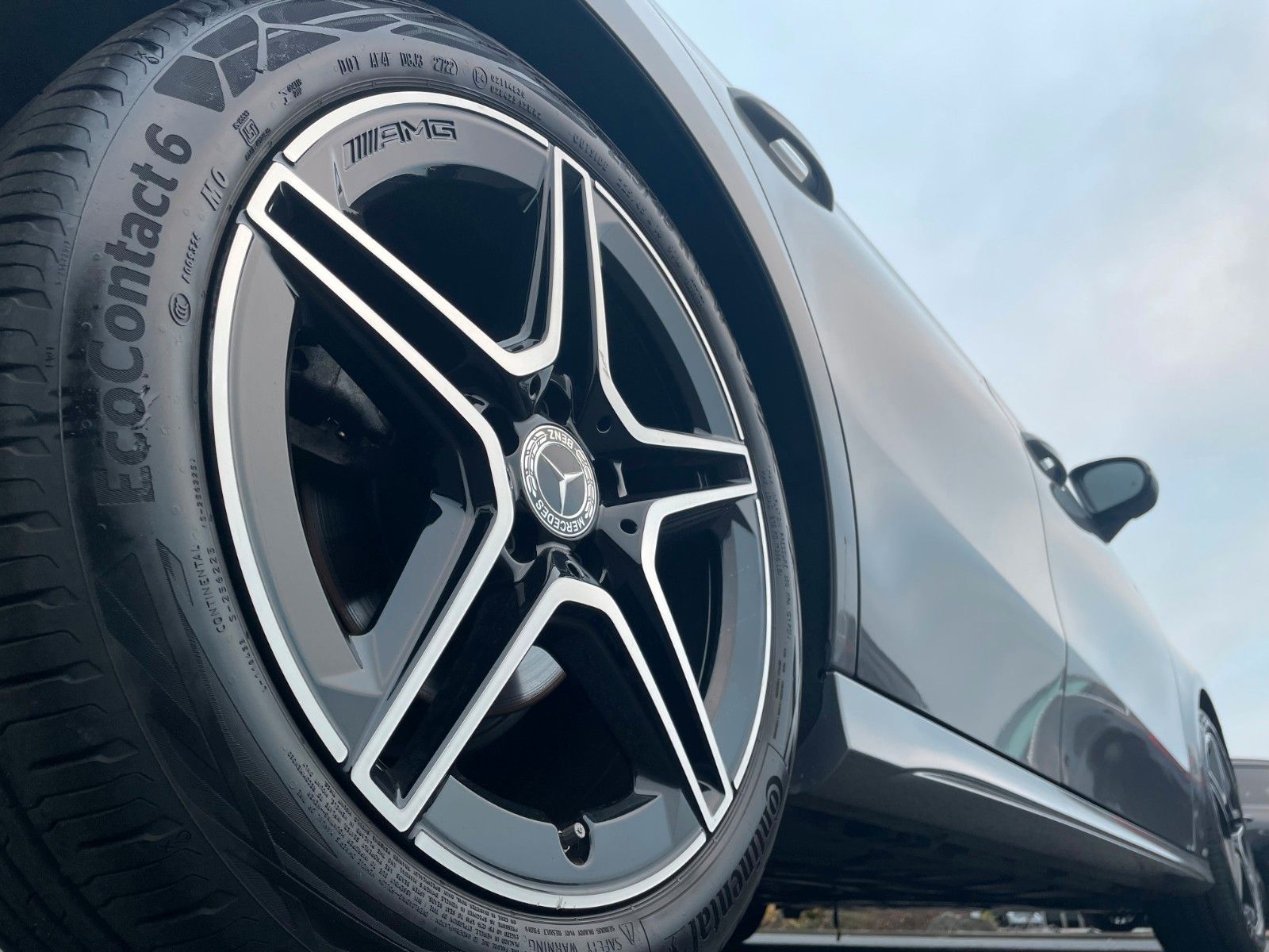 Fahrzeugabbildung Mercedes-Benz A 180 AMG+LED+IHC+RFK+TotWinkel+SFIntegration