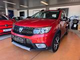 Dacia Sandero II Stepway Celebration 1. Hand - Dacia Sandero: Rot