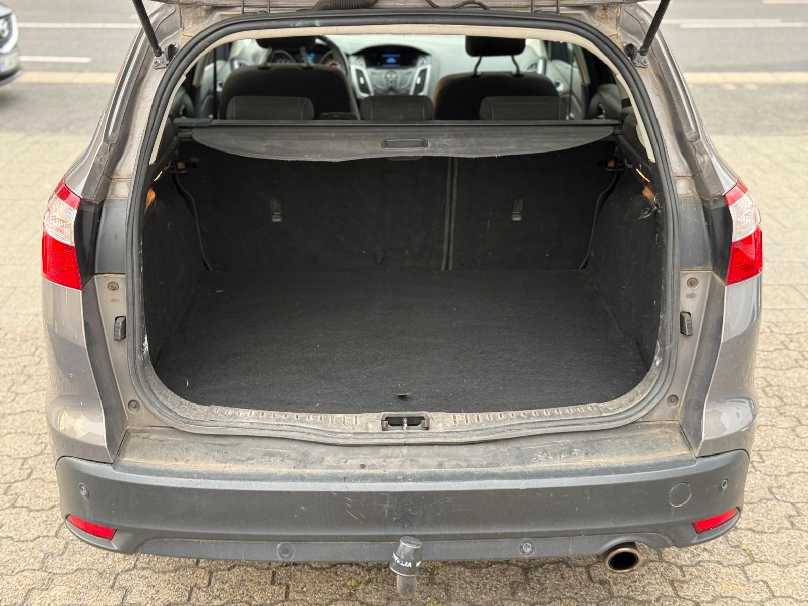 Ford Focus 2013 — photo 17