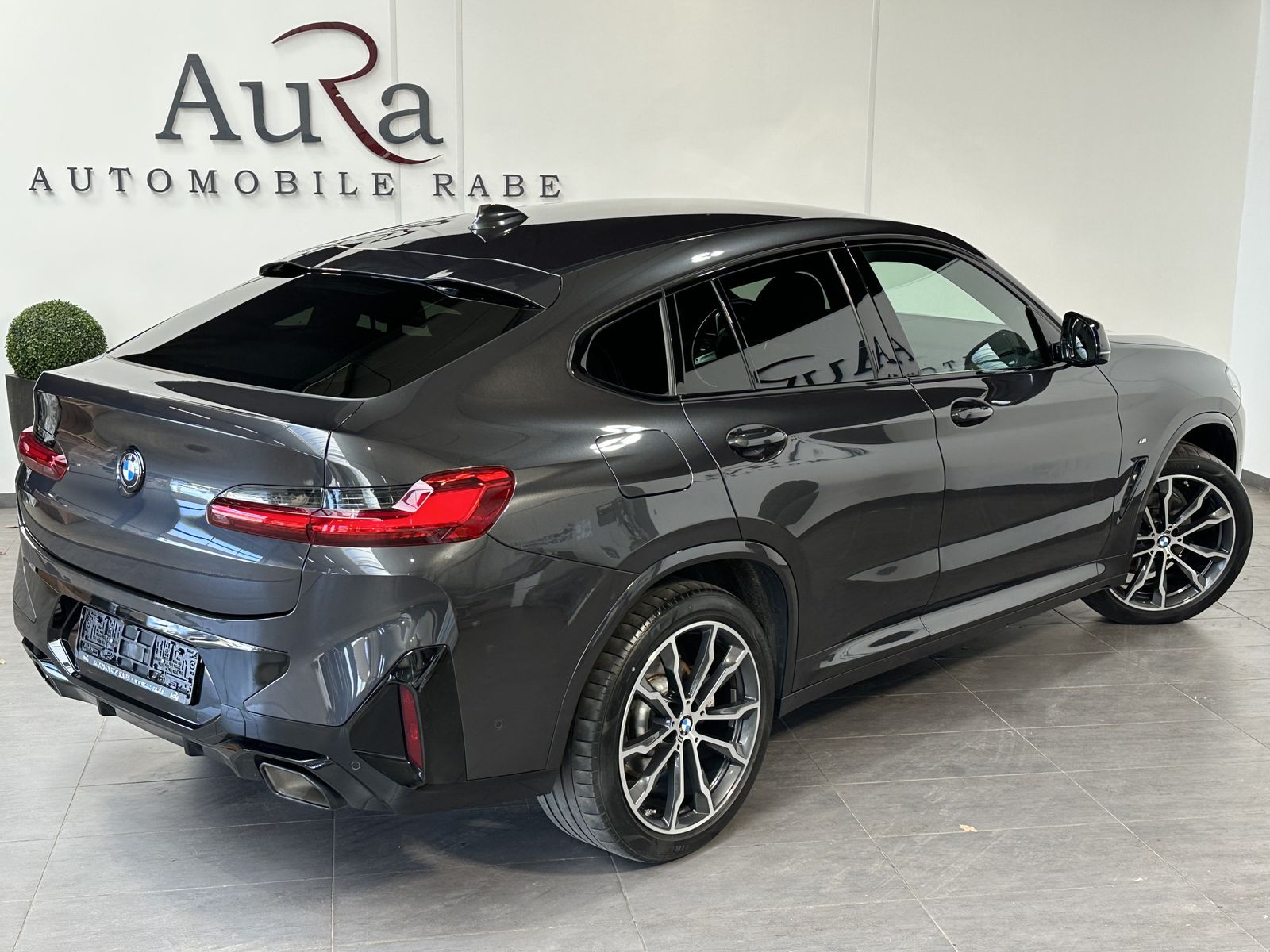 Fahrzeugabbildung BMW X4 xDrive20d M-Sport NAV+LED+AHK+20ZOLL+ACC+HIFI