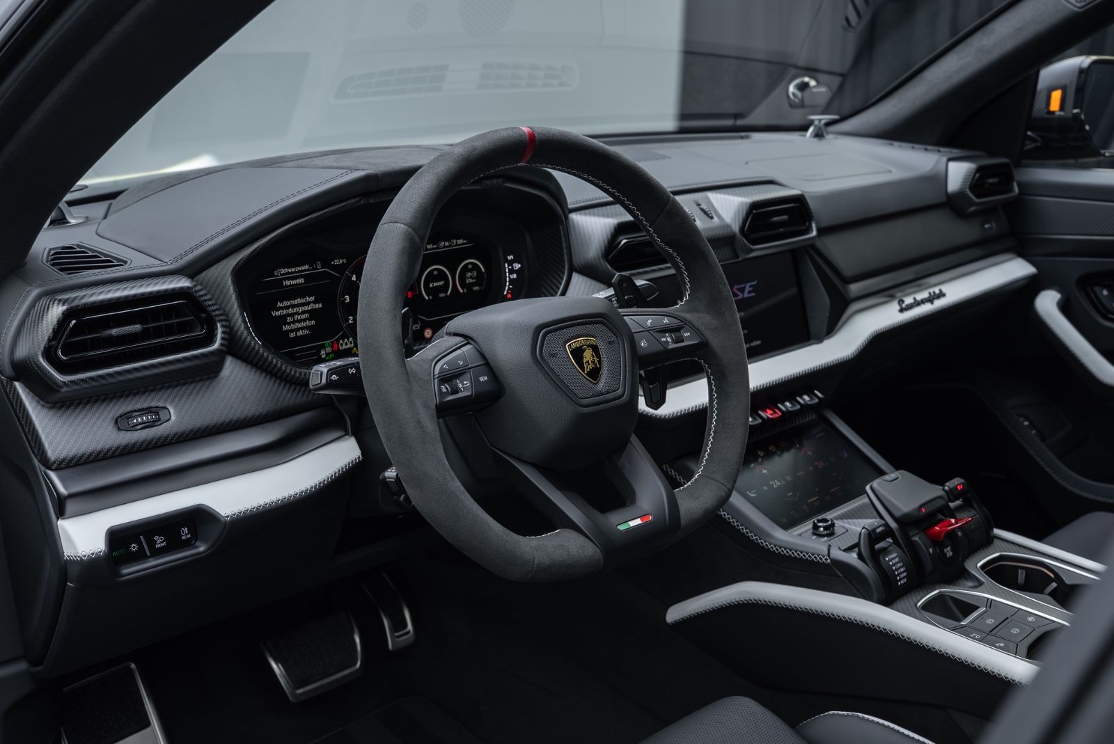Fahrzeugabbildung Lamborghini Urus SE AKRAPOVIC/CARBON/PANO/B&O/FULL PPF