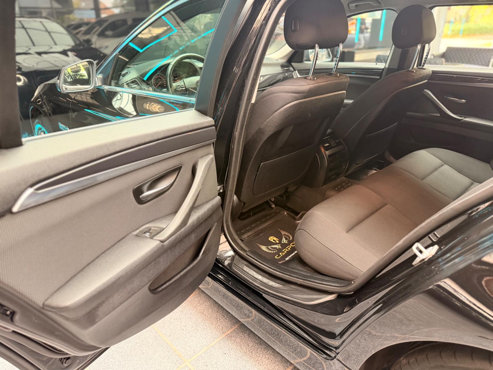 BMW 520i  Touring Bi-Xenon/AHK/Navi/BT/SHZ/PDC