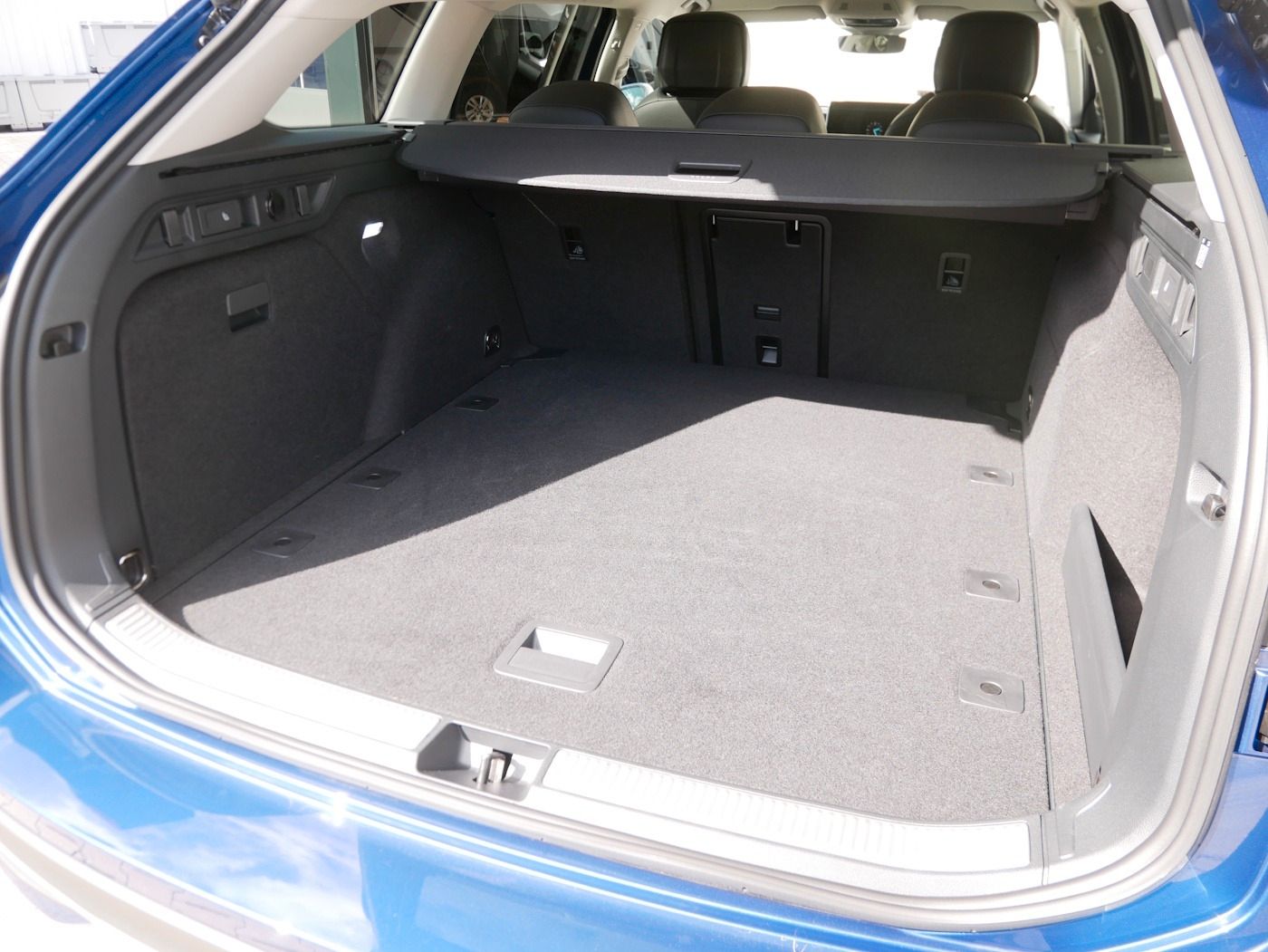 Fahrzeugabbildung Volkswagen Passat Variant 1.5 Business NEU57T Sthzg HUD DSG
