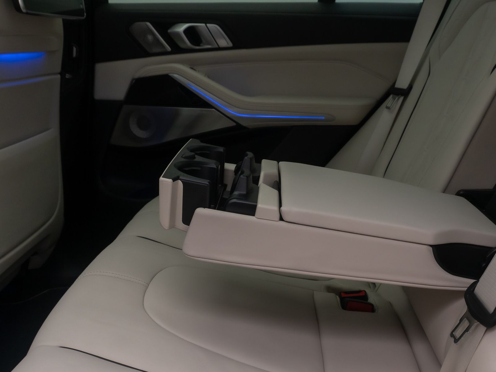 Fahrzeugabbildung BMW X5 xD40i M Sport FondEnt Massage Individual Voll