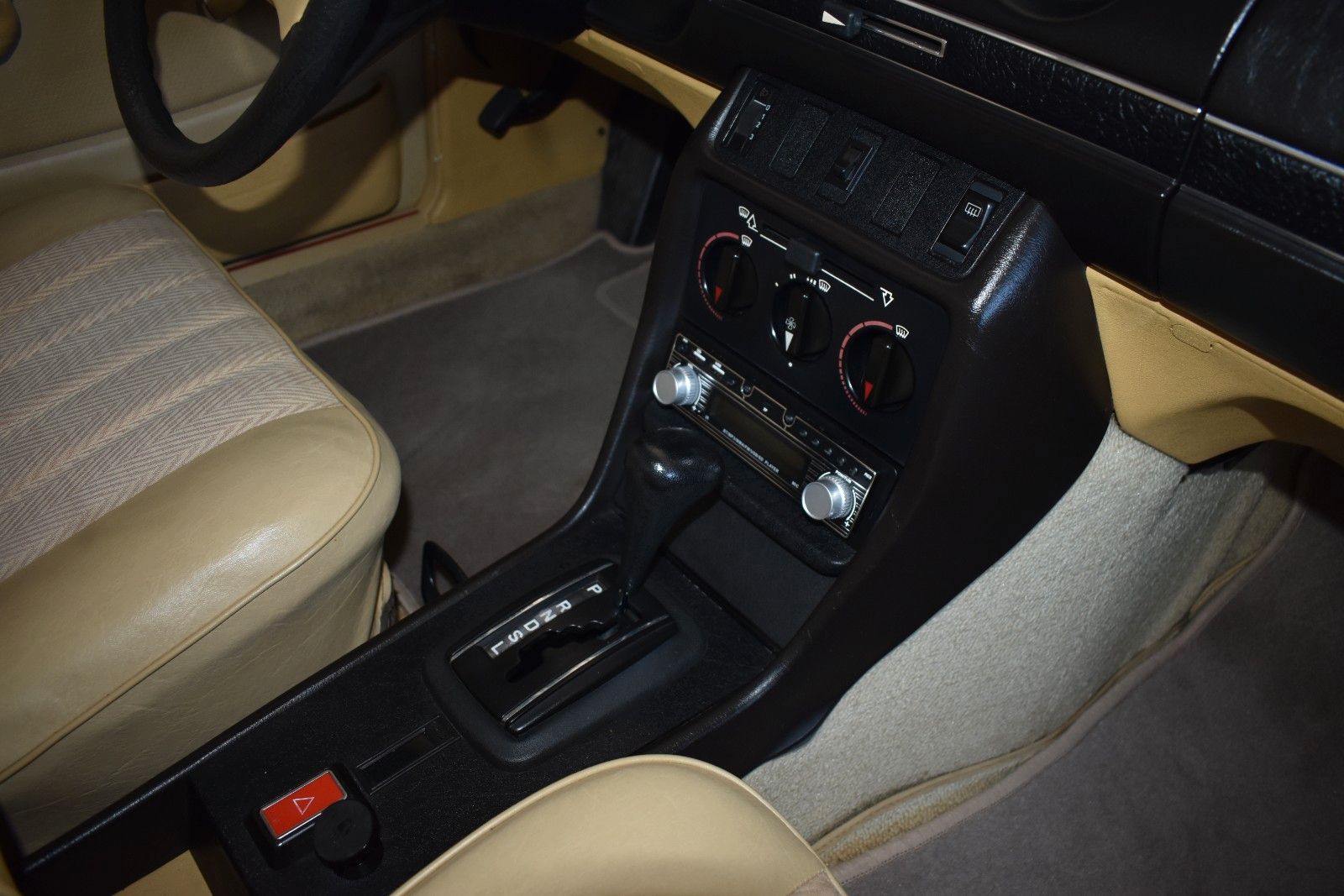 Fahrzeugabbildung Mercedes-Benz 250 6 Zylinder Benziner Zustand Top BRD H-Zulass