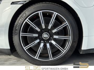 صورة 8 لـ 2020 Porsche TAYCAN