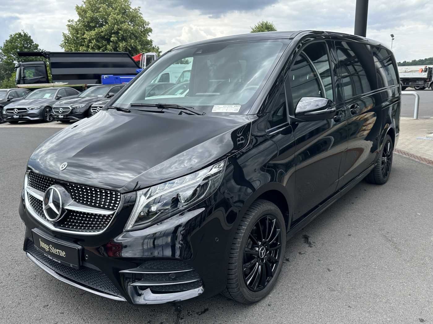 Fahrzeugabbildung Mercedes-Benz V 300 d 4MATIC EXCLUSIVE AMG Panorama DISTRONIC
