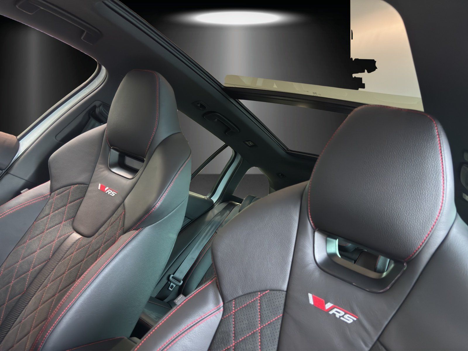 Fahrzeugabbildung SKODA Octavia Combi RS 2,0 TSI 195 kW DSG AHK/PANO/HUD