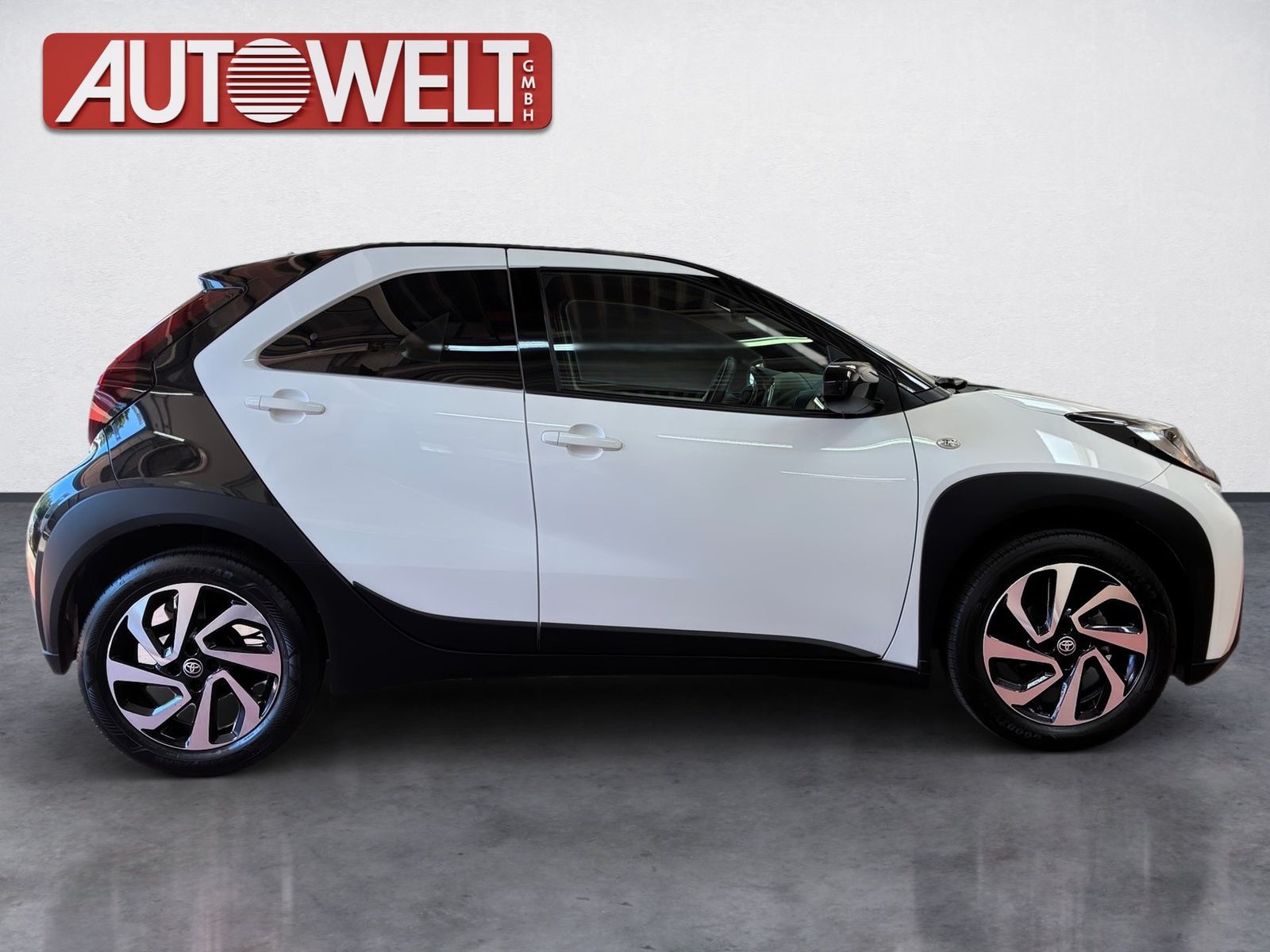 Fahrzeugabbildung Toyota Aygo X 1.0 Black&White SHZ,Winterräder,ACC,PDC