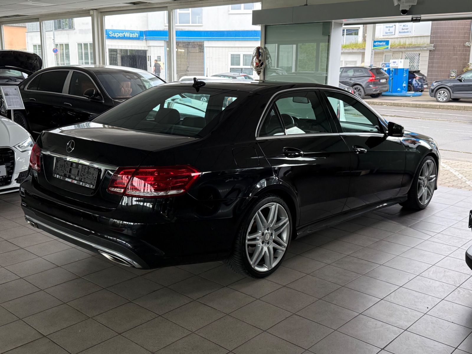 Mercedes E 200 - 1