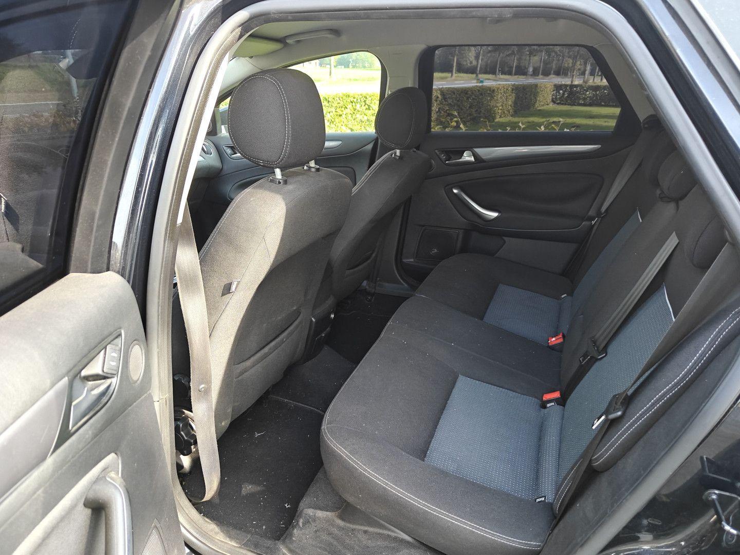 Ford Mondeo 2011 — photo 11