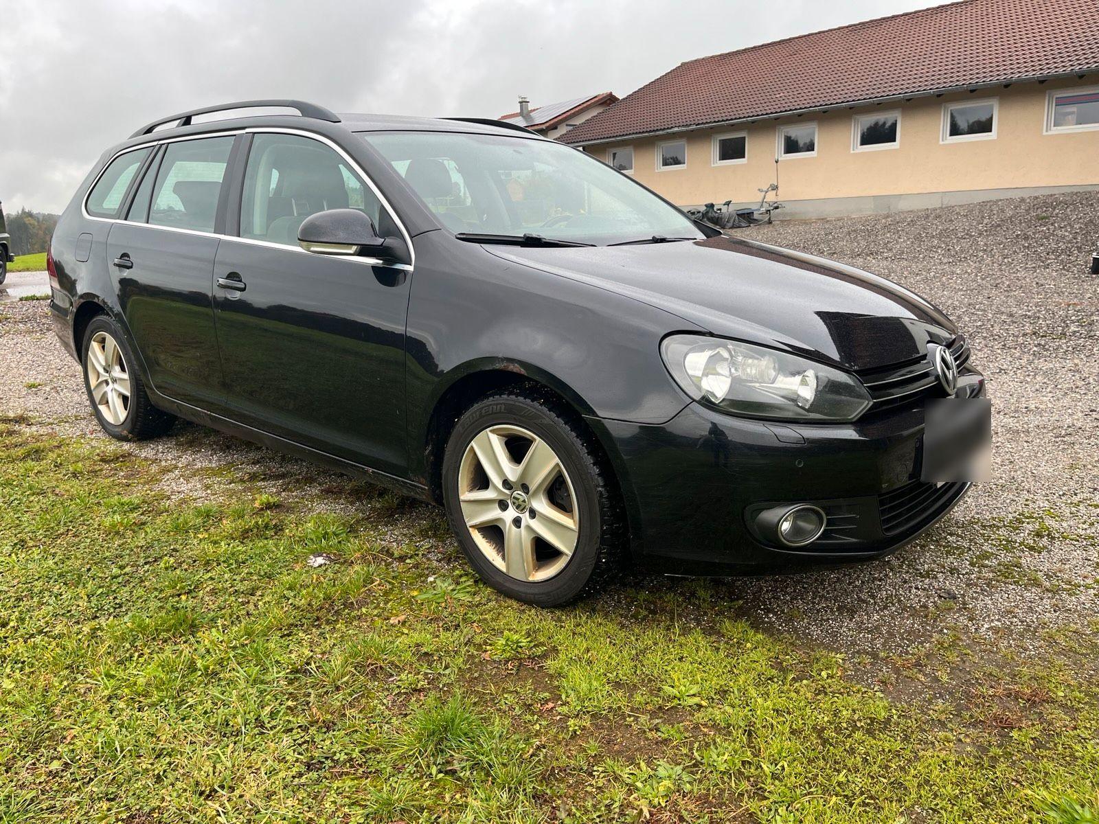 Volkswagen Golf 2012 — салон