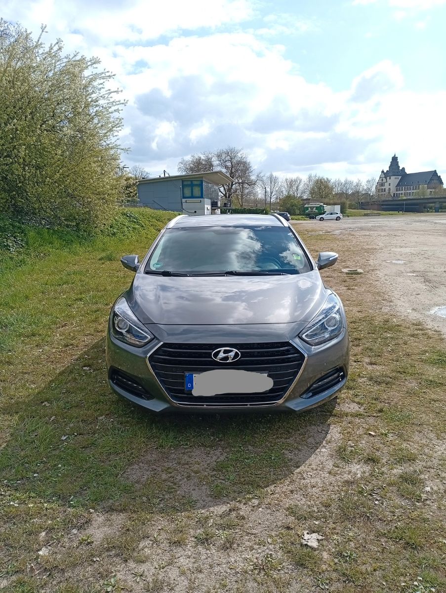 HYUNDAI i40