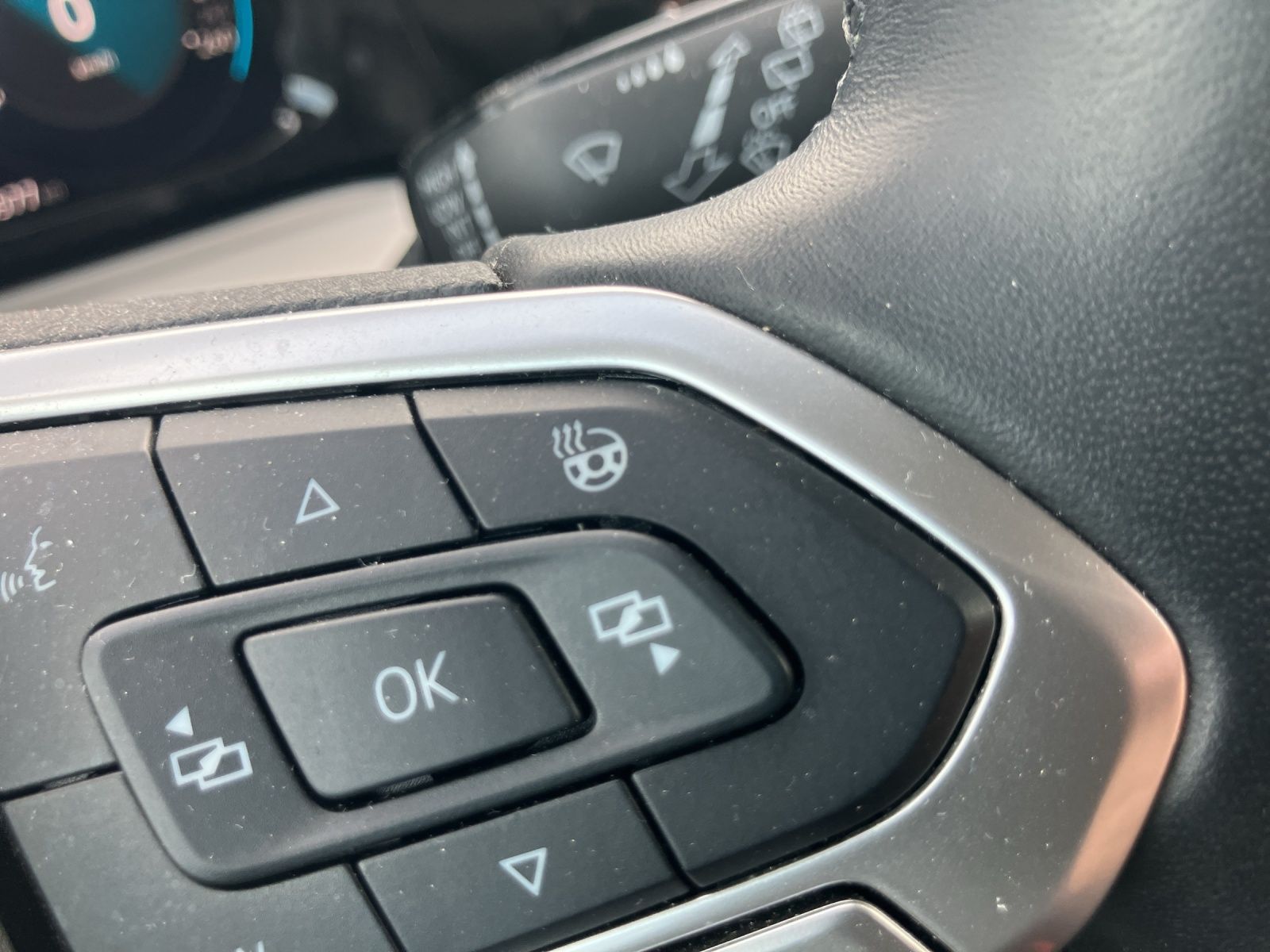 Fahrzeugabbildung Volkswagen Golf VIII Variant TDI Life LED Navi ACC AHK SHZ